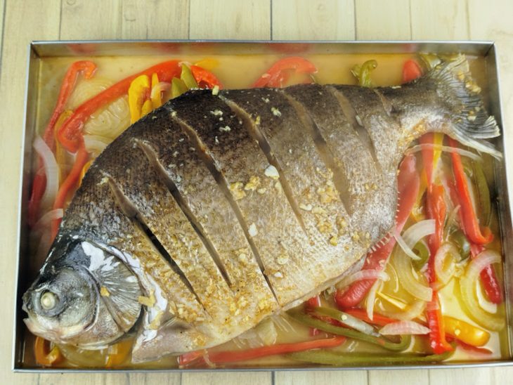 Peixe na forma após tempo de forno.