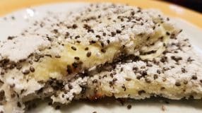 Tapioca com chia e queijo