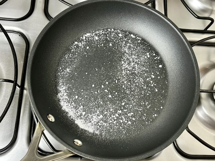 Uma frigideira quente.