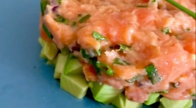 Tartar de salmão com avocado