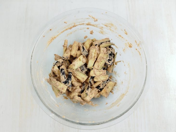 Água adicionada na tigela.