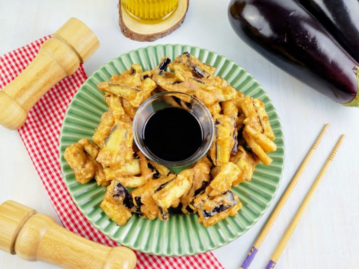 Tempurá de berinjela pronto para consumo.