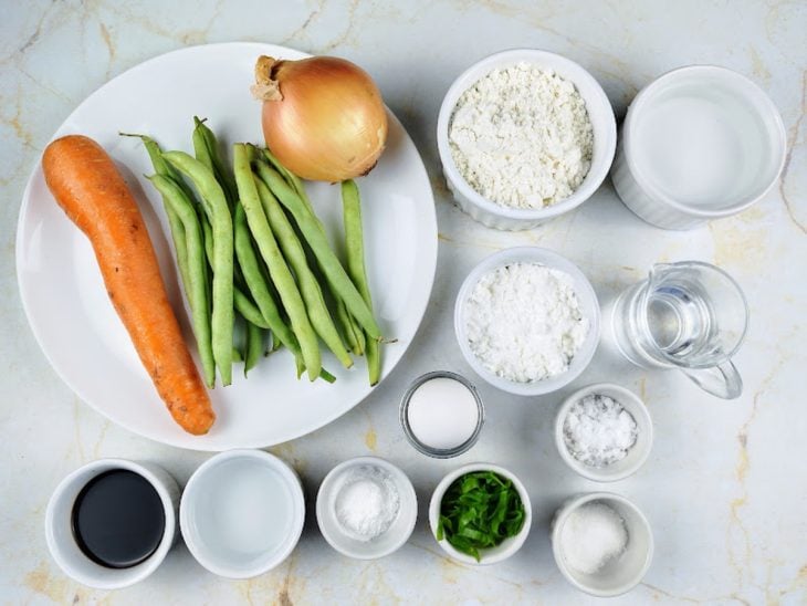 Ingredientes para o tempurá de legumes.