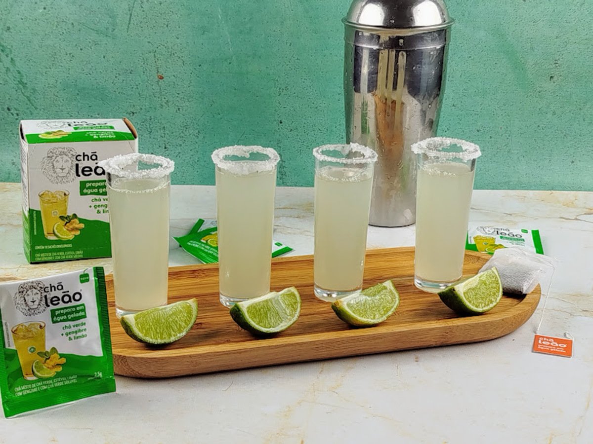 Tequila com chá verde, limão e gengibre