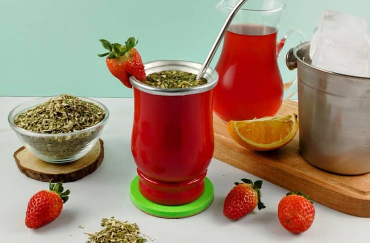 Tereré com morango e laranja