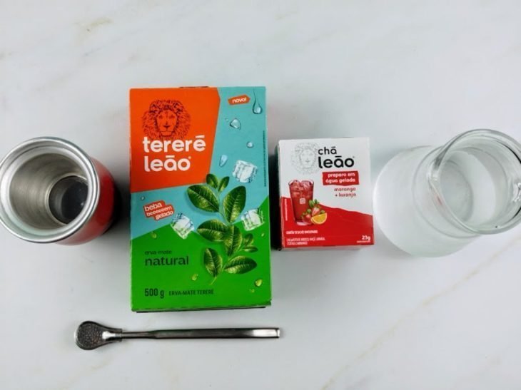 Ingredientes para a receita reunidos em uma bancada.