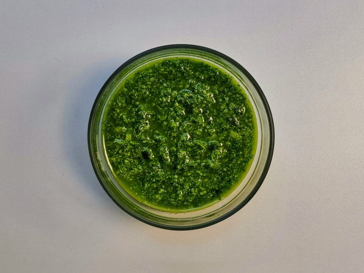 Molho de pesto.
