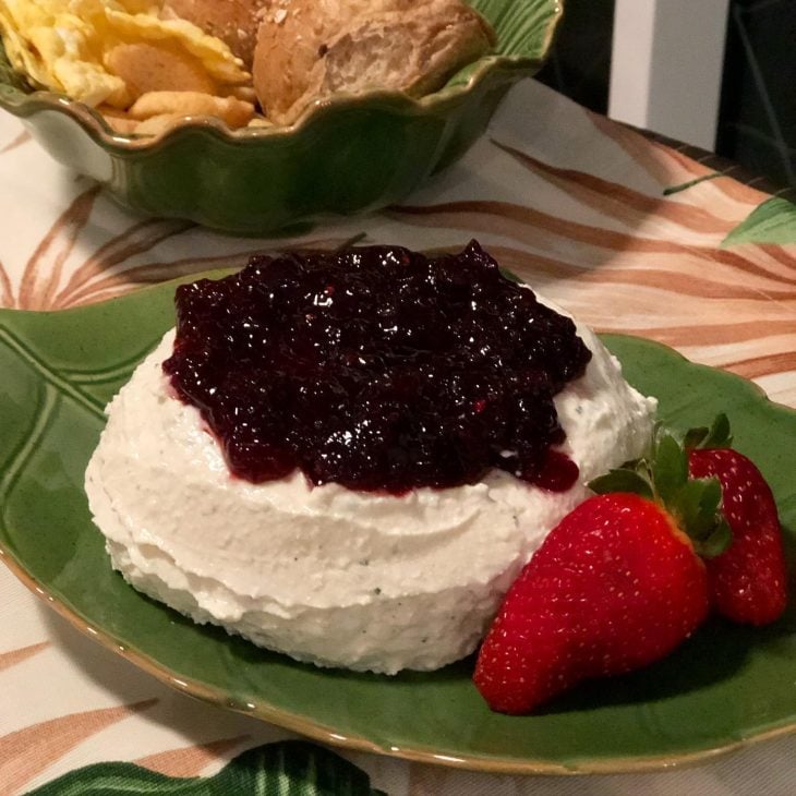 Terrine de gorgonzola com geleia de frutas