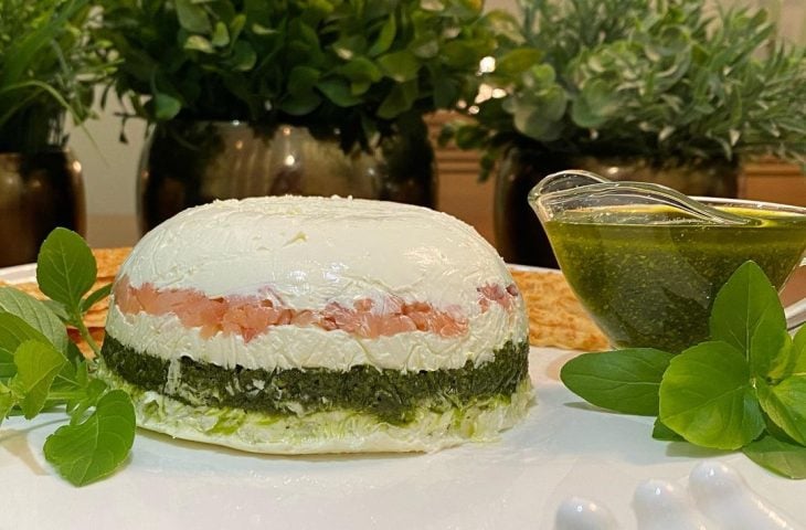 Terrine de salmão defumado com pesto