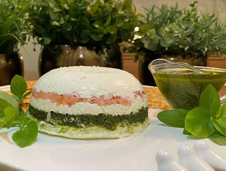 Terrine de salmão defumado com pesto