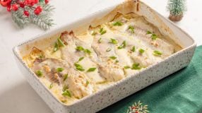 Tilápia assada com creme de cebola