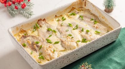 Tilápia assada com creme de cebola
