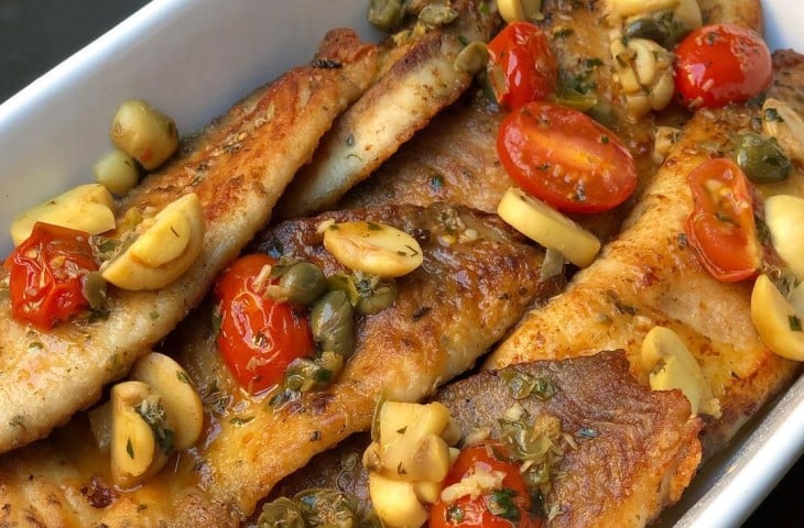 Tilápia com cogumelo e tomate