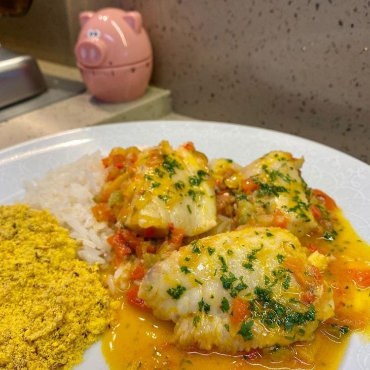 Tilápia ao molho de moqueca