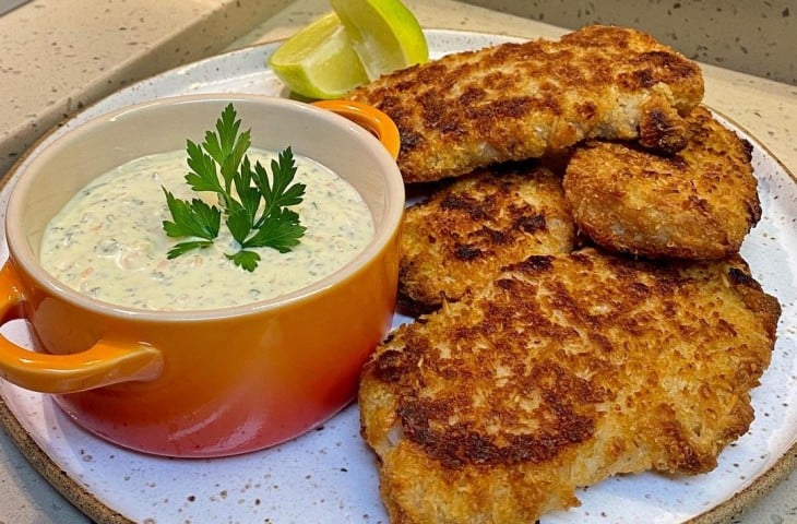 Tilápia empanada com molho tártaro