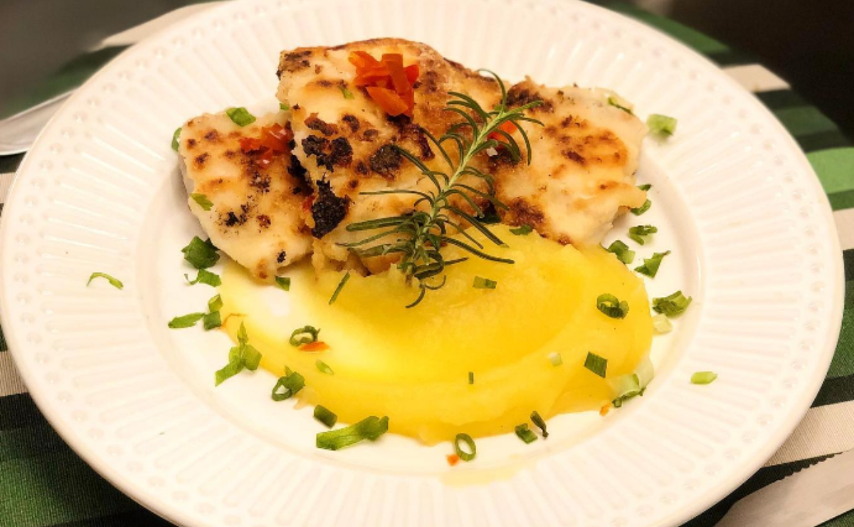 Tilápia empanada na farinha de arroz