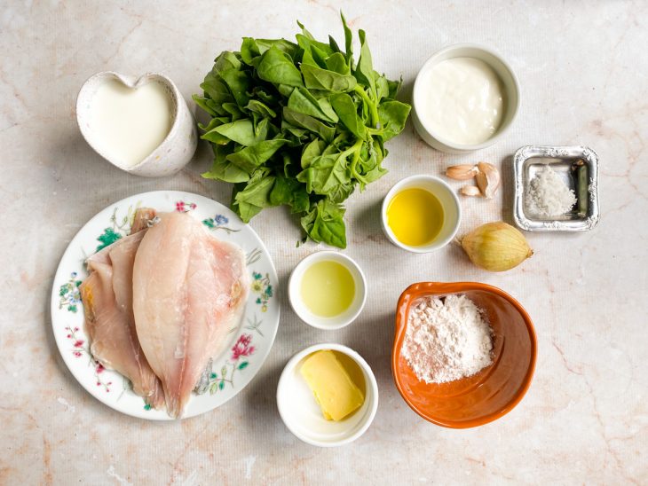 Ingredientes reunidos na bancada.