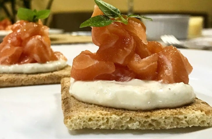 Toast creme de siciliano e salmão