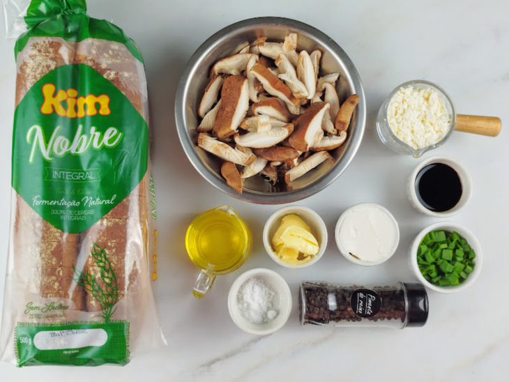 Uma bancada com os ingredientes.
