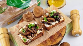 Toast de ricota com cogumelos