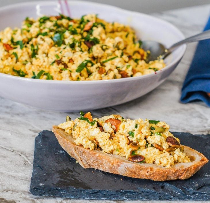 Tofu mexido com especiarias