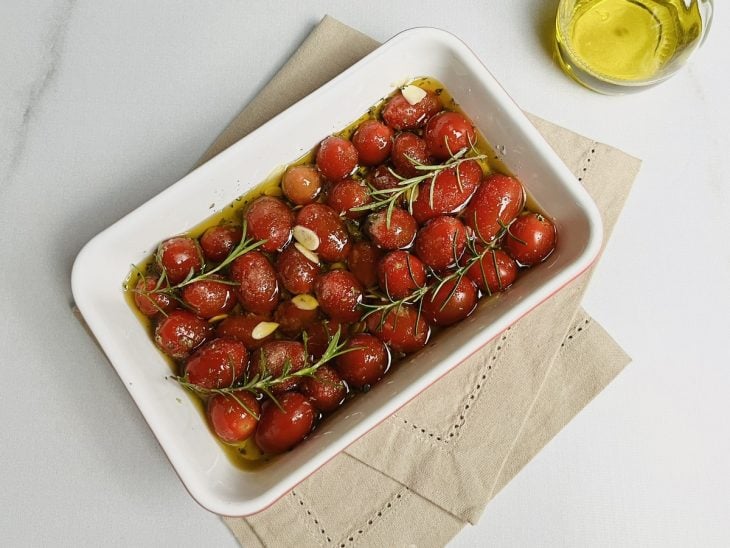 Tomate confit após tempo de forno.