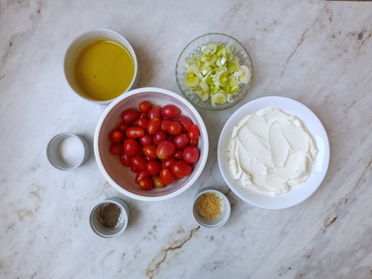 Ingredientes reunidos na bancada.