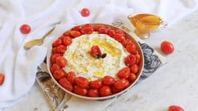Tomate confit com cream cheese