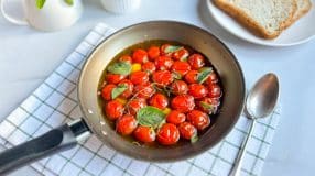 Tomate confit na frigideira