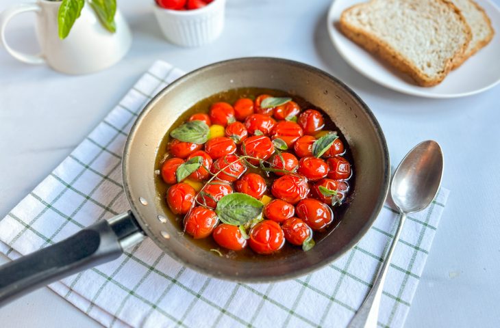 Tomate confit na frigideira