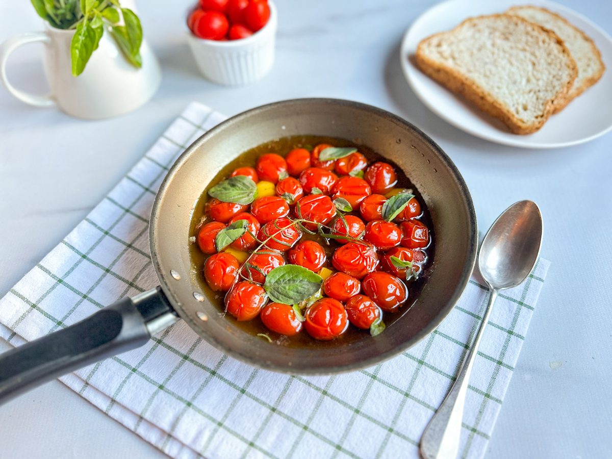 Tomate confit na frigideira
