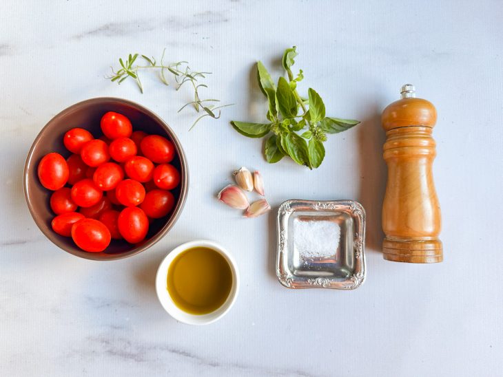 Ingredientes separados sobre a bancada.