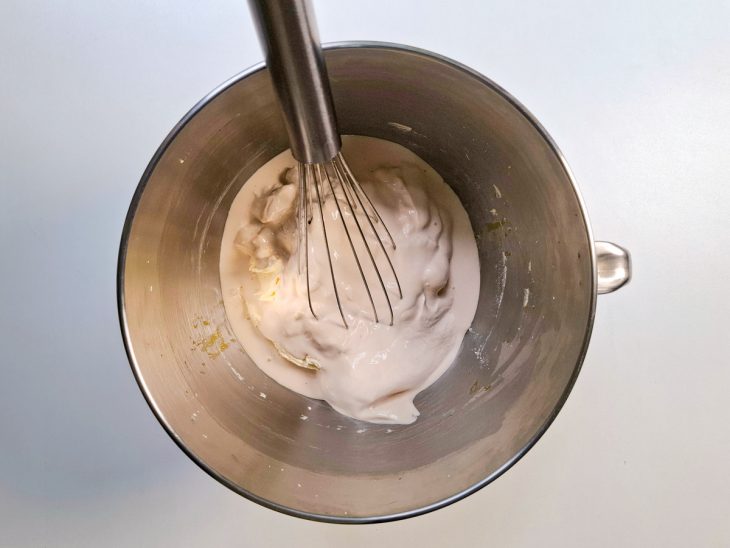 Creme de leite adicionado na batedeira.