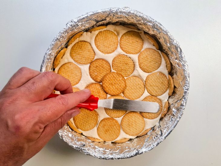 Espátula nivelando as camadas.