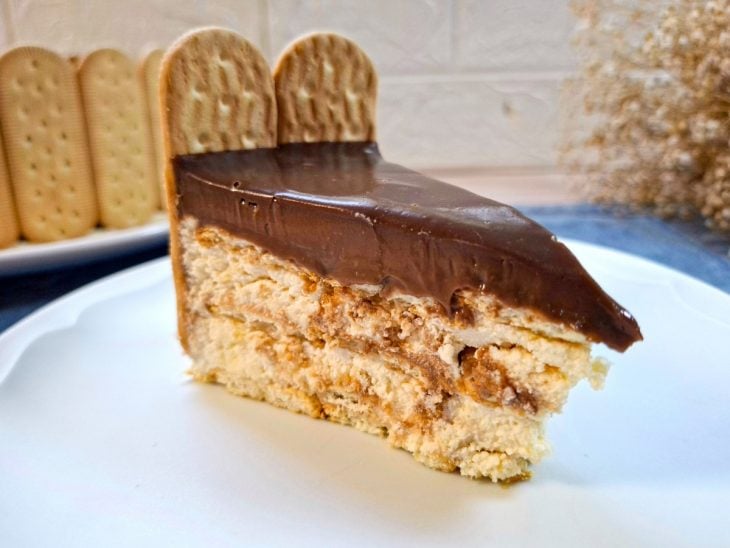 Torta alemã tradicional servida.