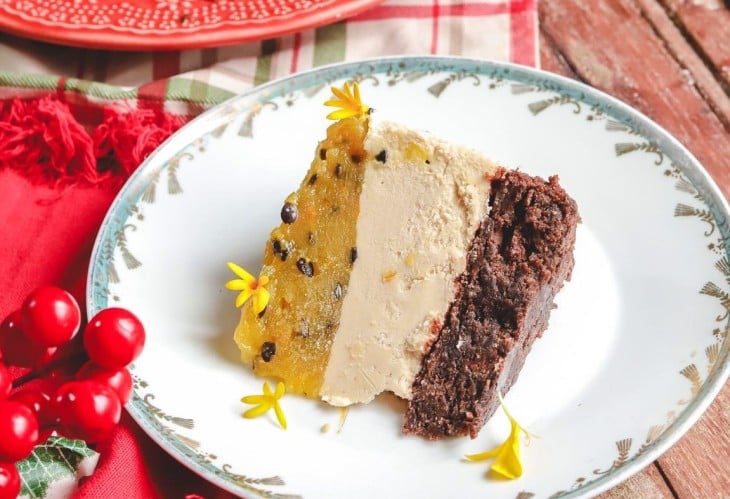 Torta brownie de maracujá vegana