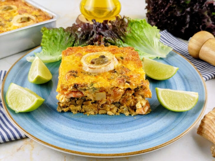 Torta capixaba servida.