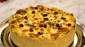 Torta cremosa de milho com palmito