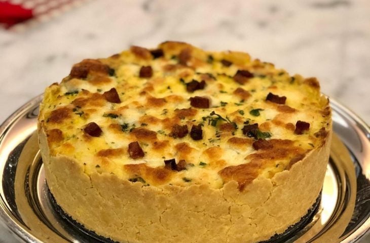 Torta cremosa de milho com palmito