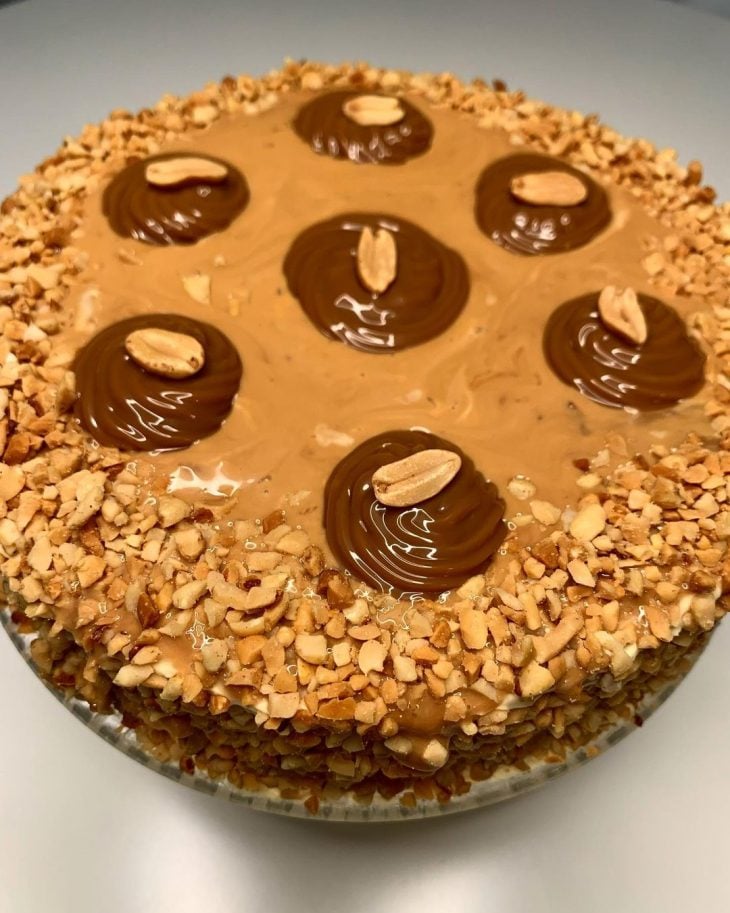 Torta de amendoim com doce de leite