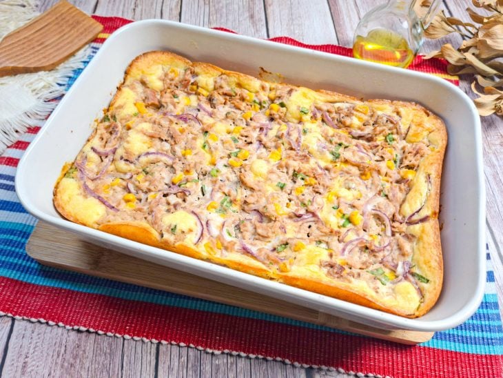 Torta de atum pronta para consumo.