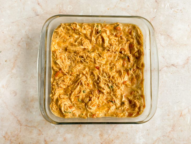 Refratário com a torta antes de assar.
