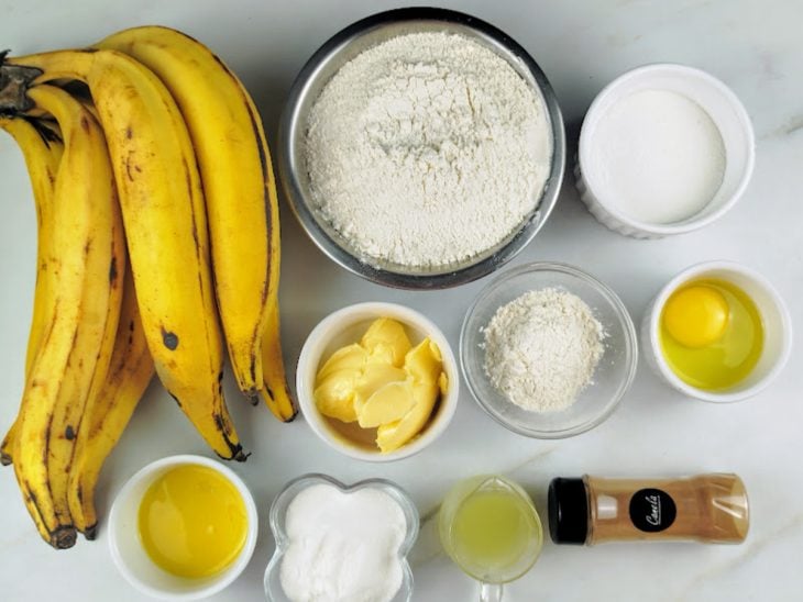 Uma bancada com os ingredientes.