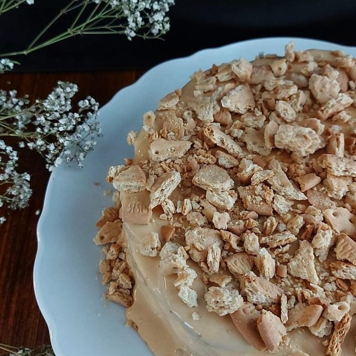 Torta de bolacha com doce de leite