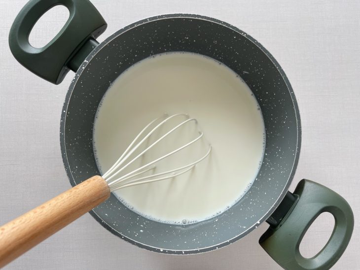 Ingredientes misturados na panela.