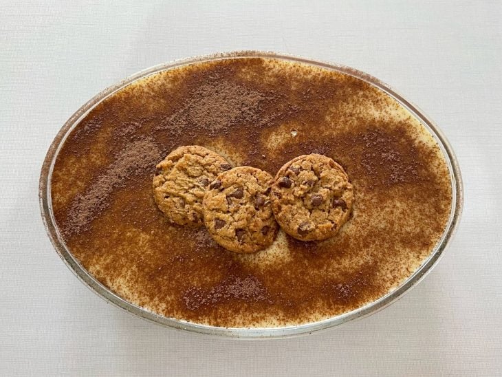 Torta com as camadas prontas.