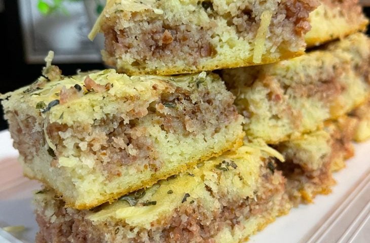 Torta de calabresa com queijo