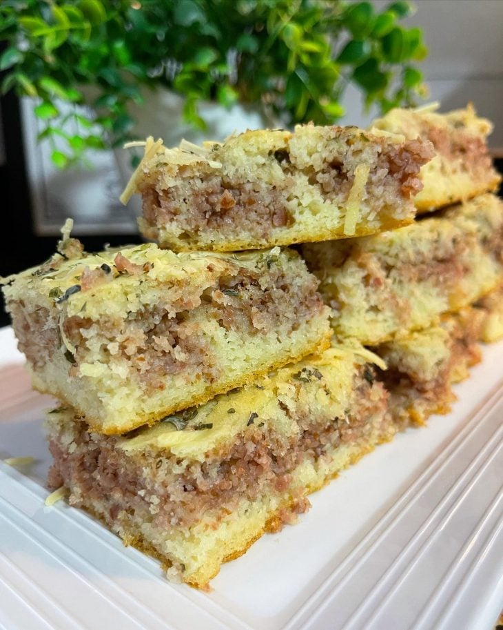 Torta de calabresa com queijo