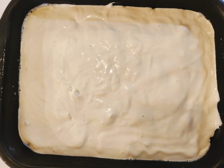 Uma forma com todas as camadas da torta.
