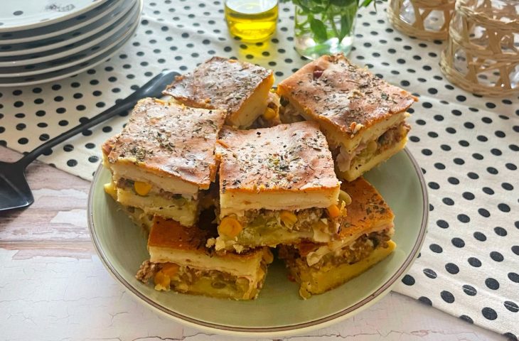 Torta de carne moída com queijo